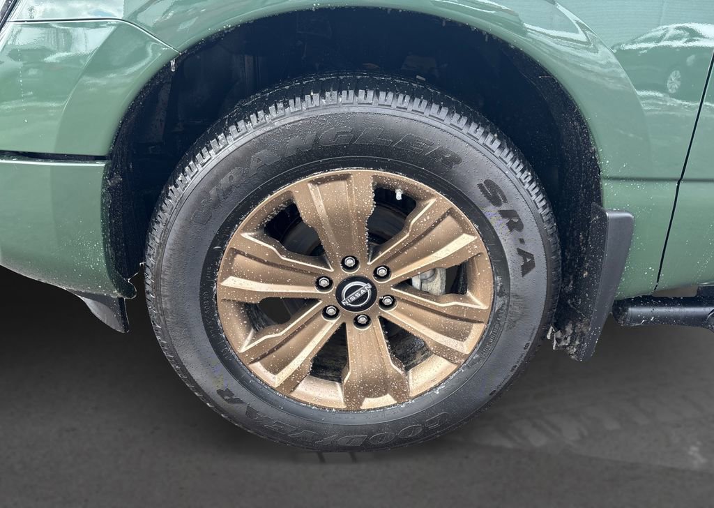 Used 2024 Nissan Titan SV w/ SV Bronze Edition Package image 11