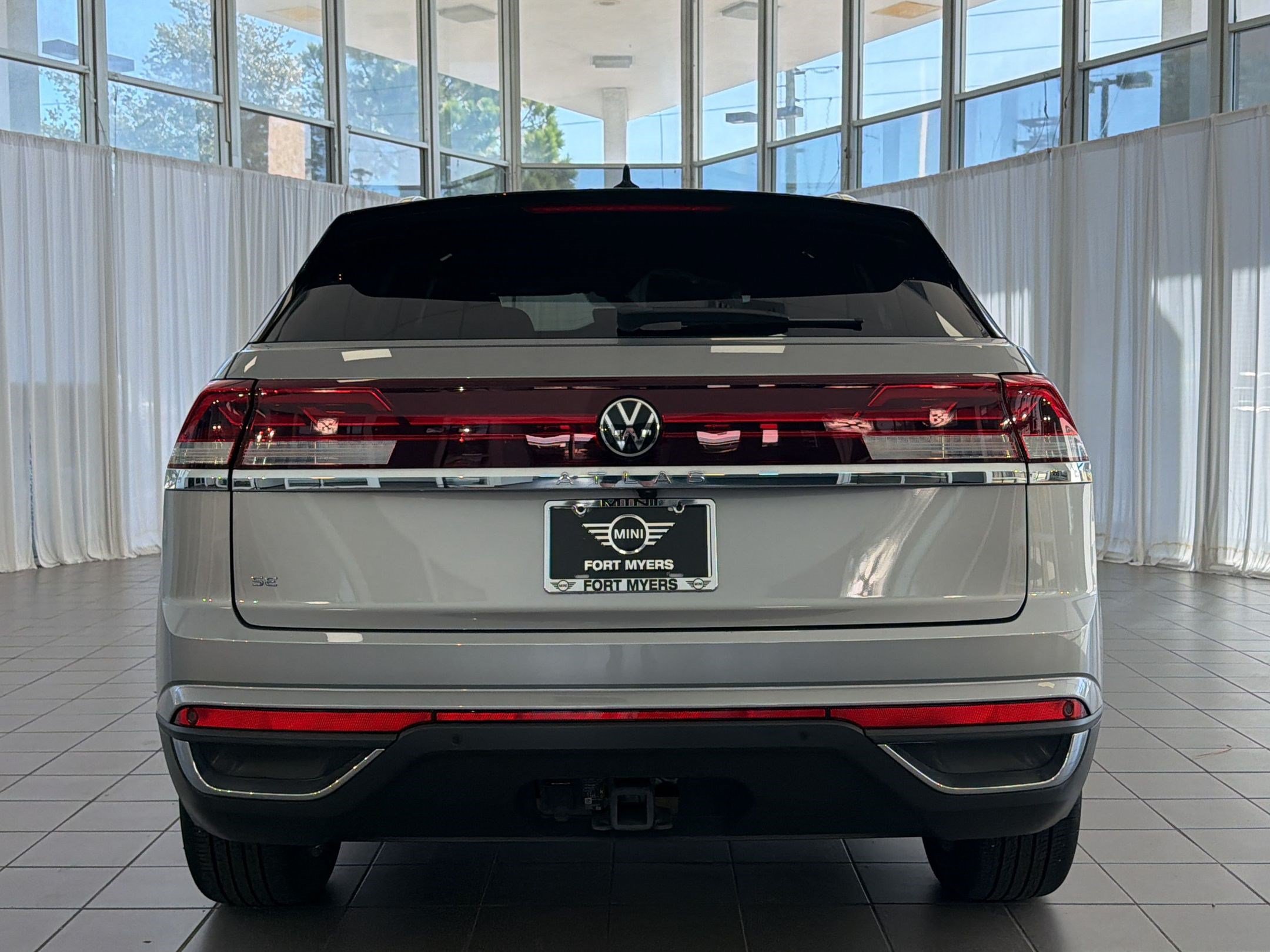 Used 2024 Volkswagen Atlas Cross Sport SE FWD image 10