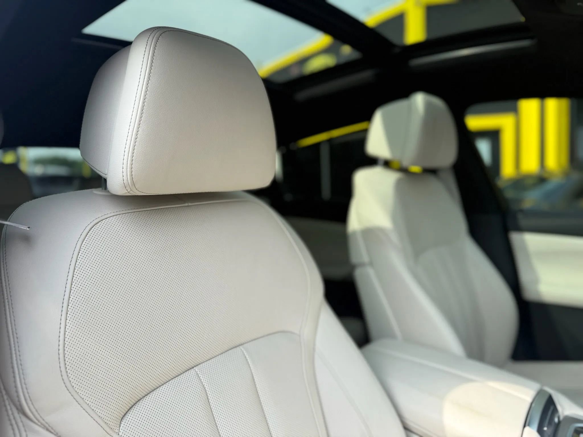 Used 2021 BMW X6 M50i w/ Executive Package image 17