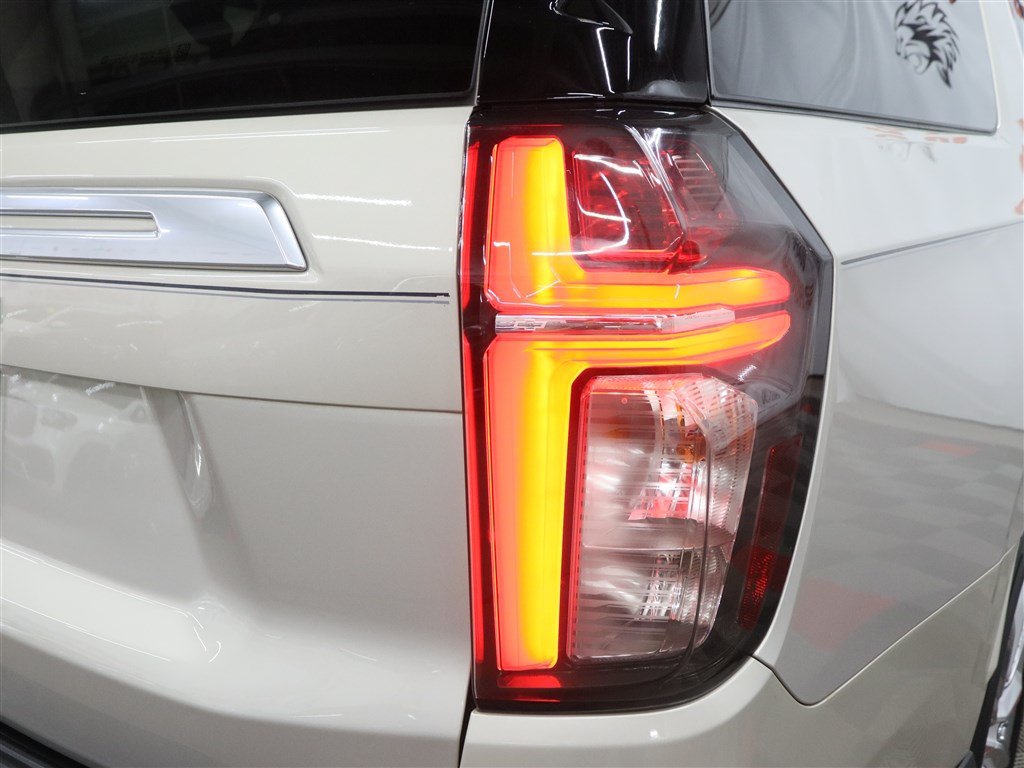 Used 2022 Chevrolet Suburban High Country AWD/4WD image 11