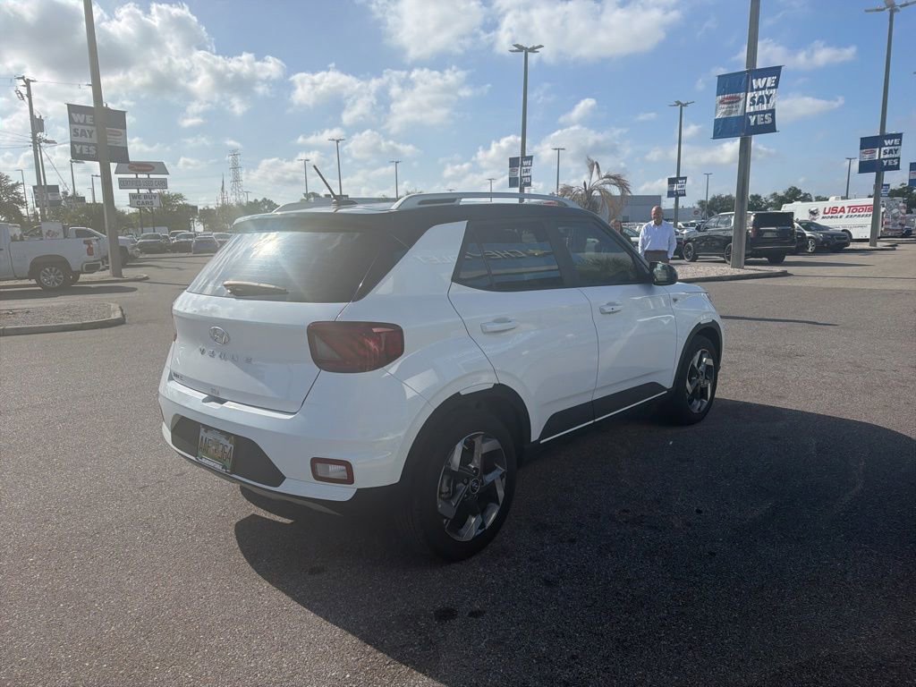 Used 2025 Hyundai Venue Limited FWD image 5