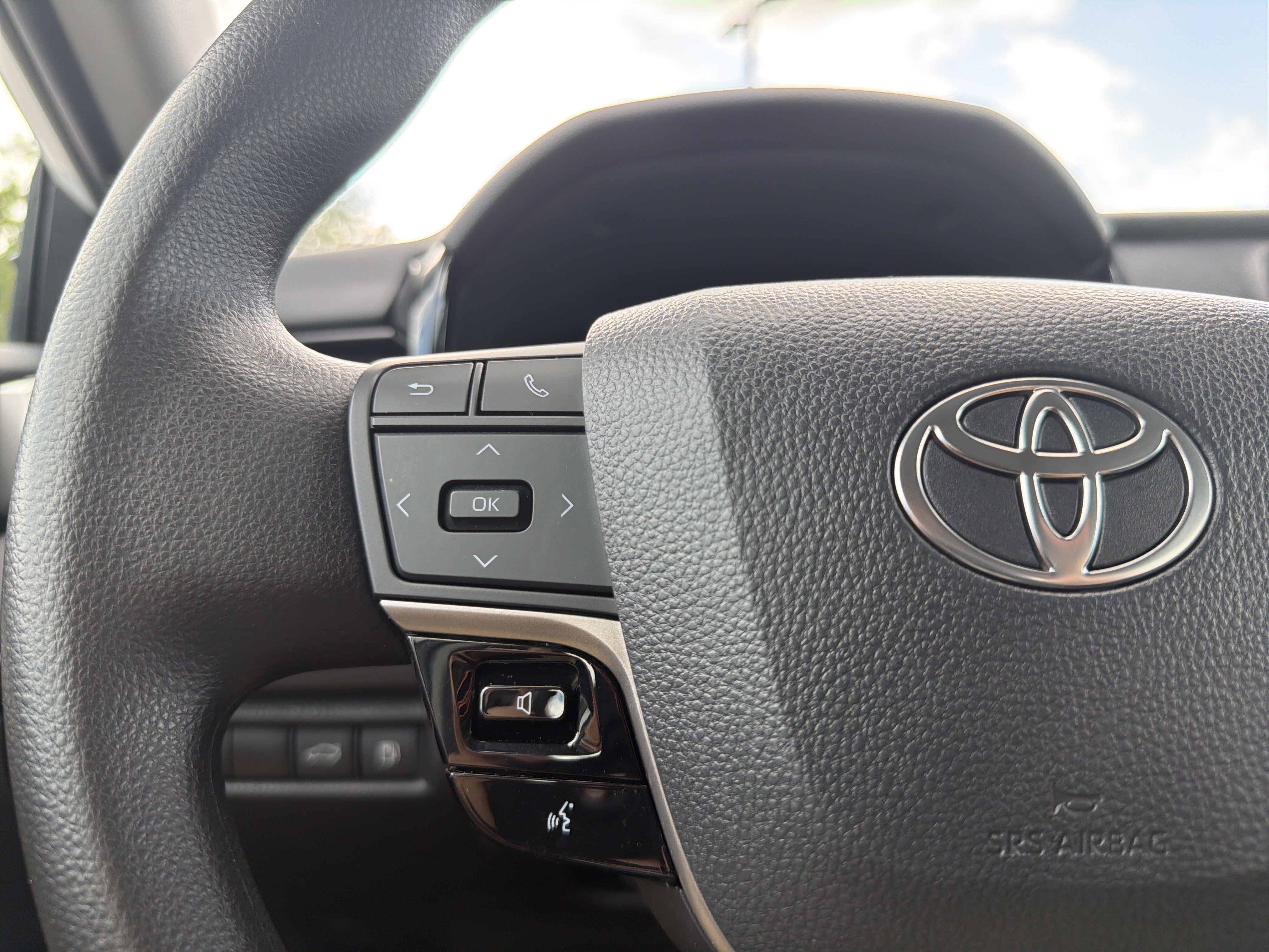 Certified 2025 Toyota Camry LE FWD image 9