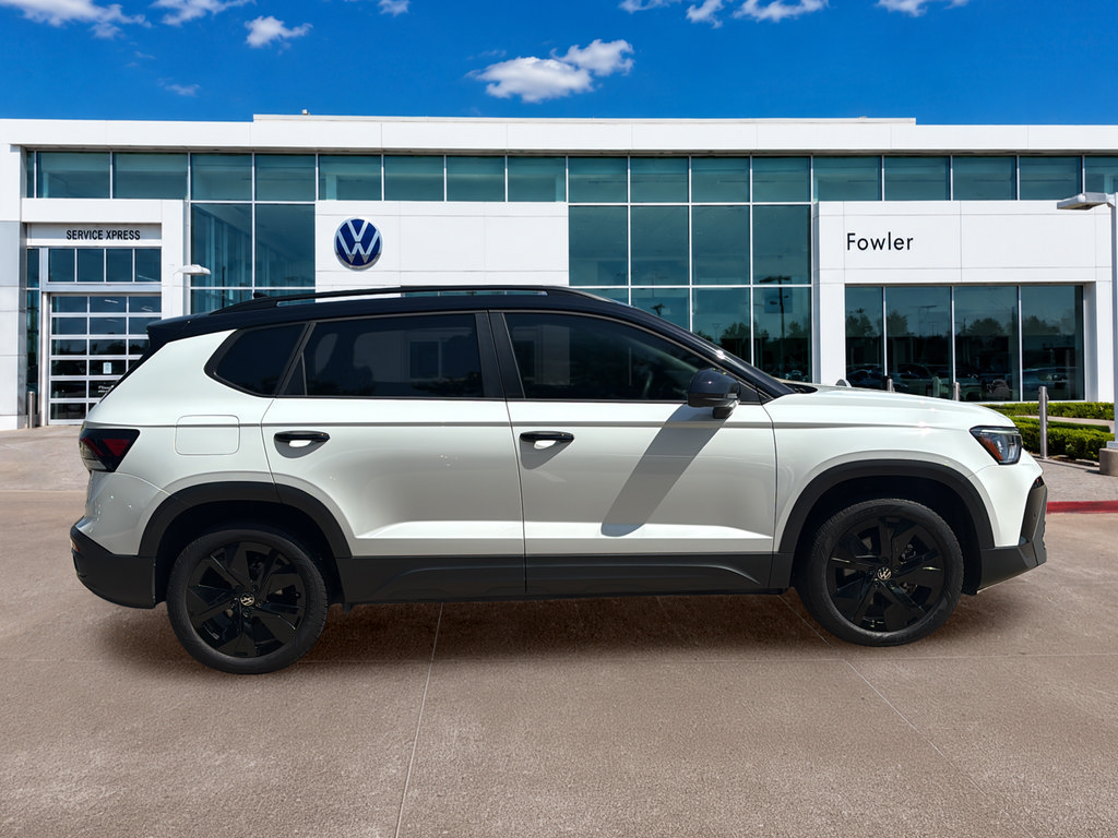 Used 2025 Volkswagen Taos SE FWD image 8