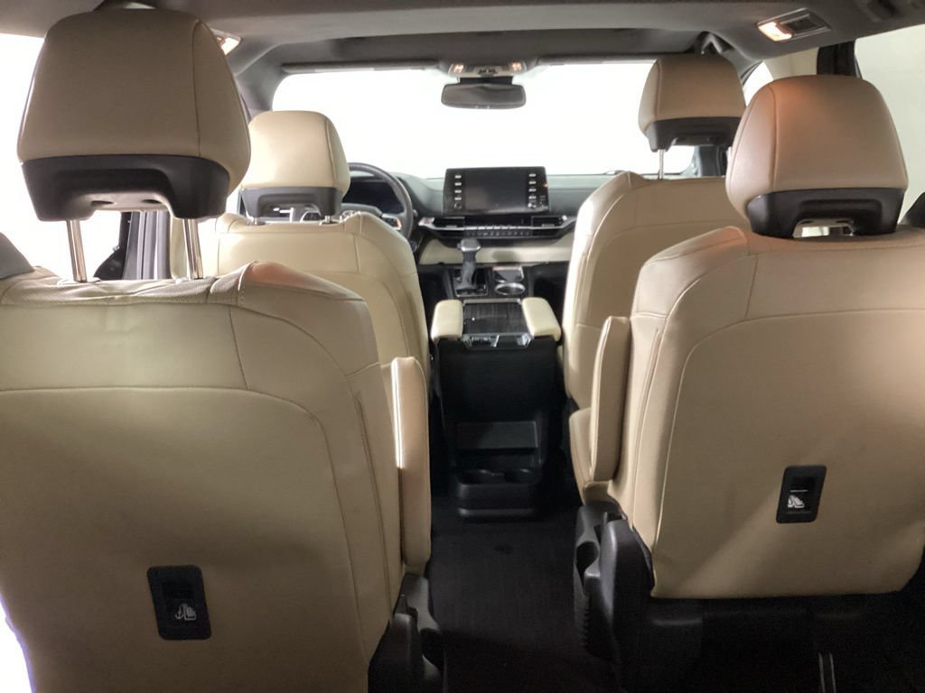 Used 2024 Toyota Sienna Limited AWD/4WD image 30