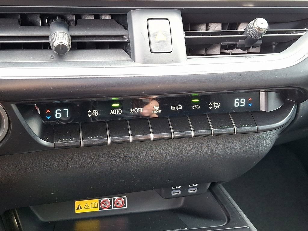 Used 2024 Lexus UX 250h AWD w/ Premium Package image 17