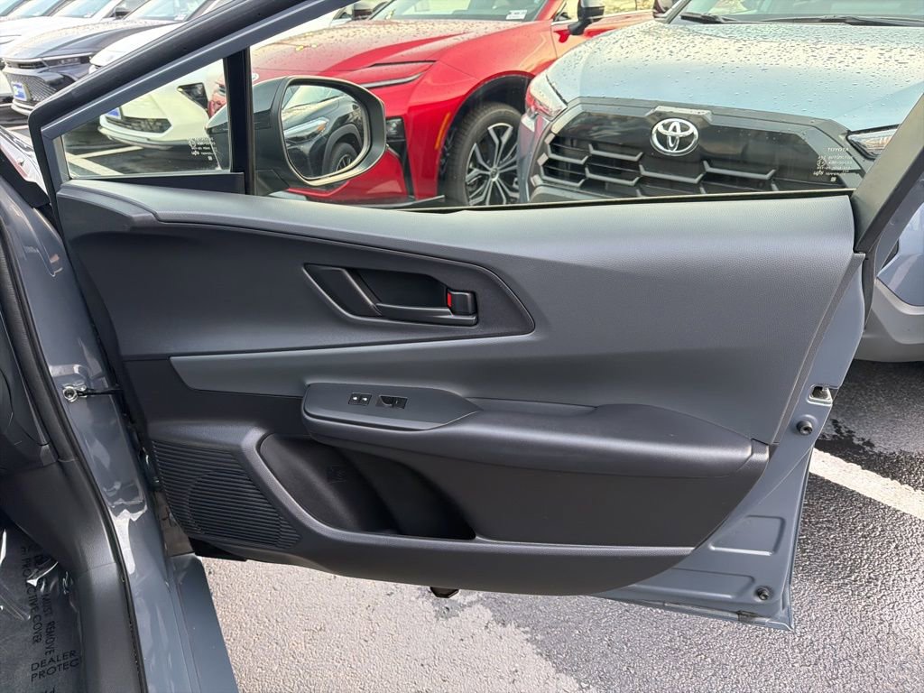 Used 2024 Toyota Prius LE AWD/4WD image 9