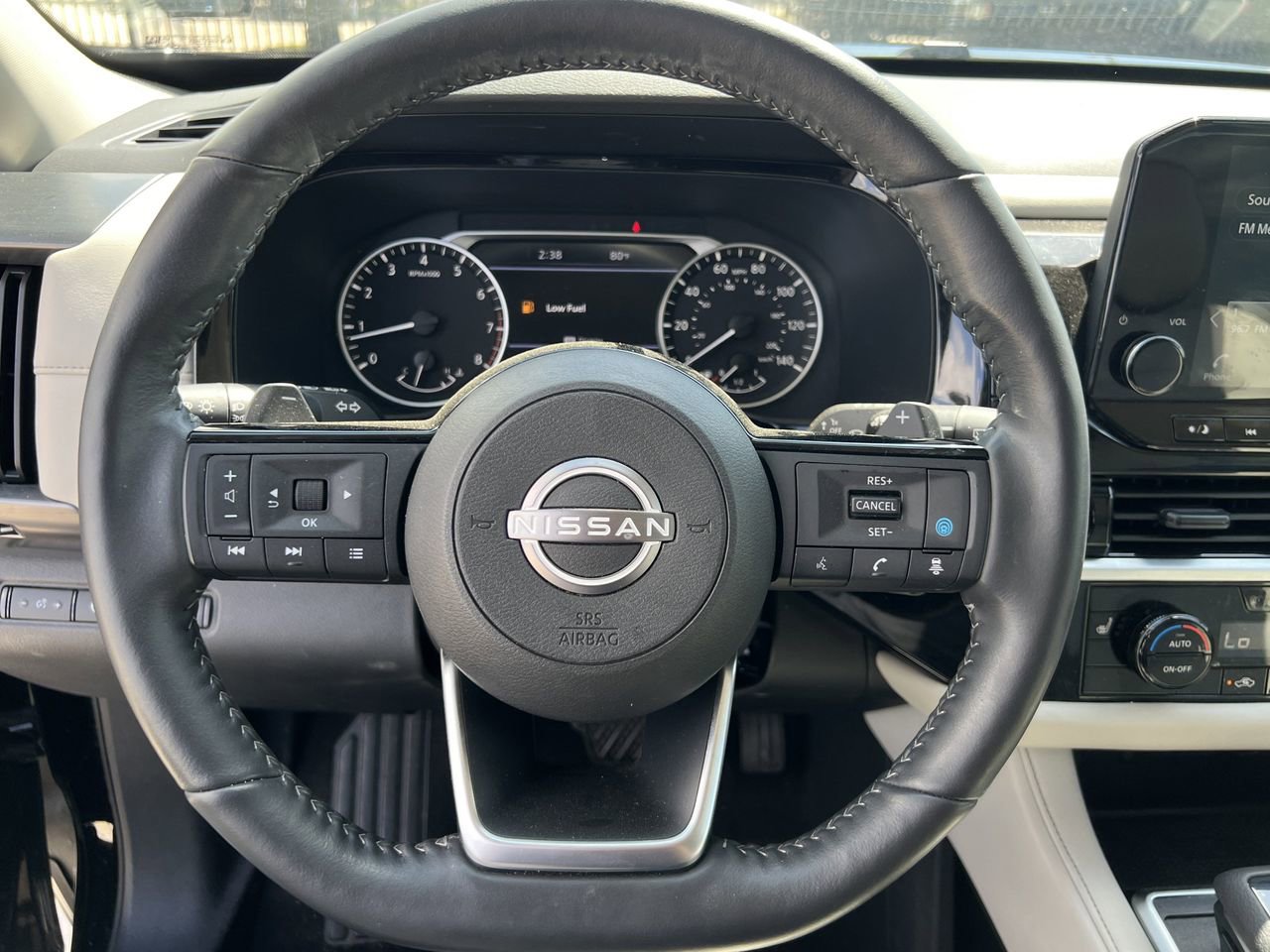 Certified 2025 Nissan Pathfinder SL image 8