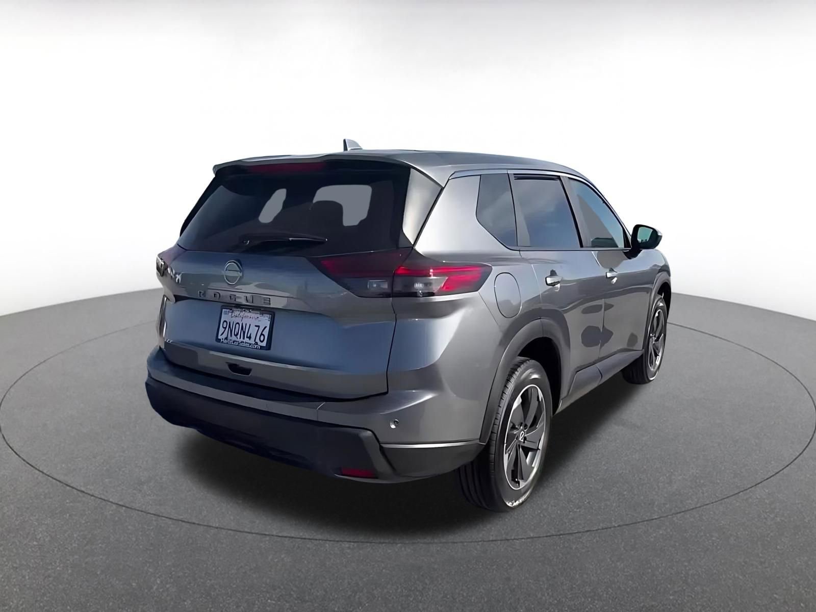 Used 2025 Nissan Rogue SV image 14