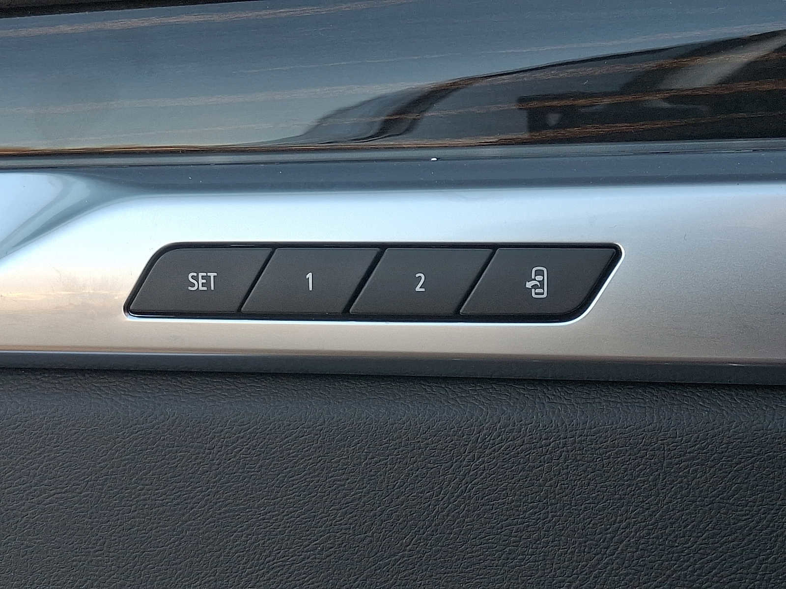 Certified 2025 Cadillac Escalade ESV Premium Luxury AWD/4WD image 22