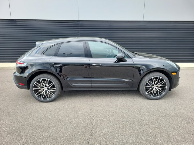 Used 2026 Porsche Macan AWD/4WD image 8