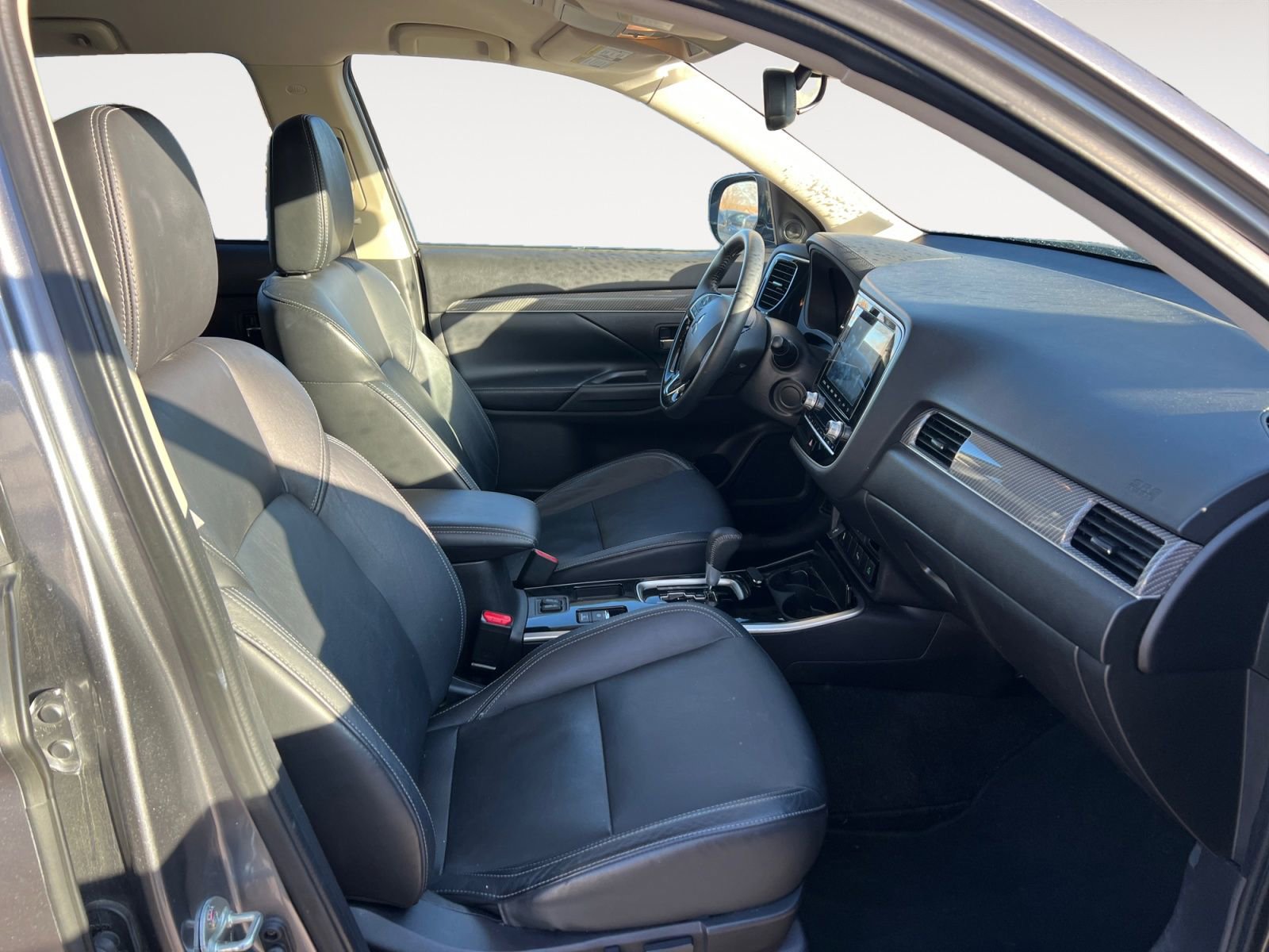 Used 2020 Mitsubishi Outlander SE image 15