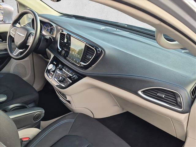 Used 2021 Chrysler Pacifica Touring w/ Cold Weather Group FWD image 23