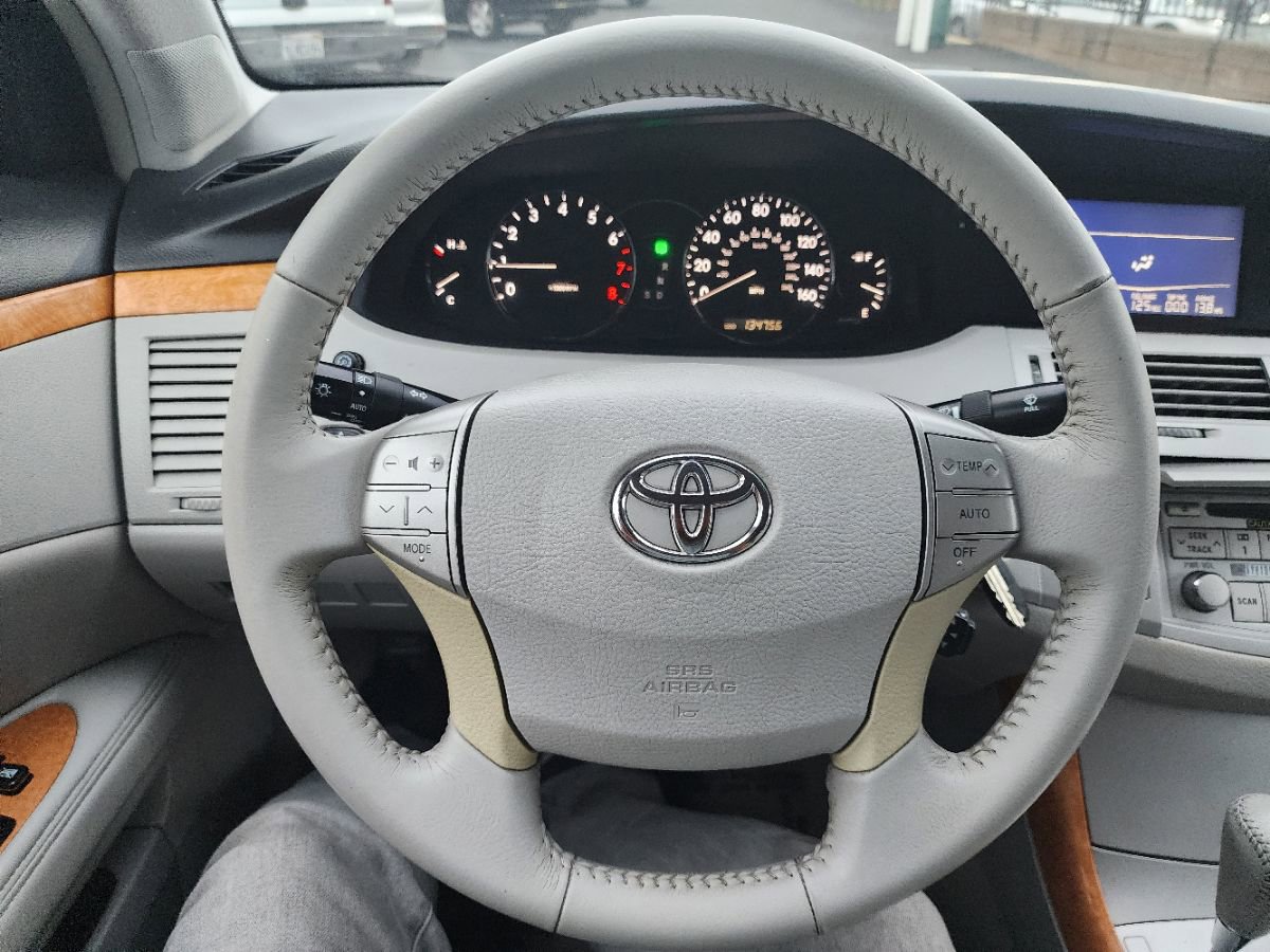 Used 2006 Toyota Avalon XLS image 19