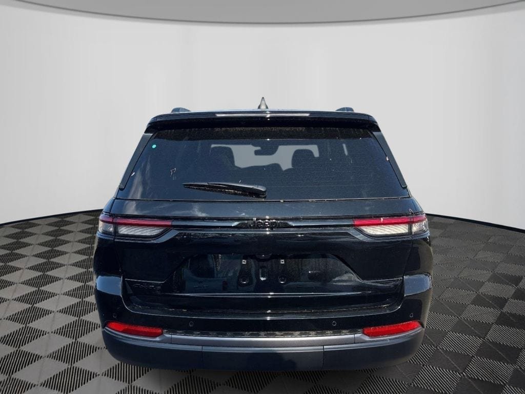 New 2026 Jeep Grand Cherokee Altitude AWD/4WD image 3