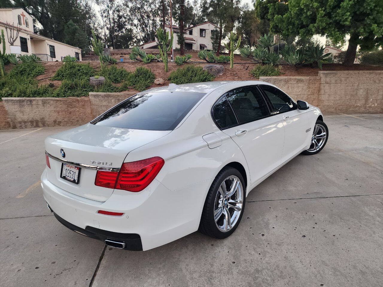 Used 2012 BMW 750Li w/ Driver Assistance Pkg RWD image 6