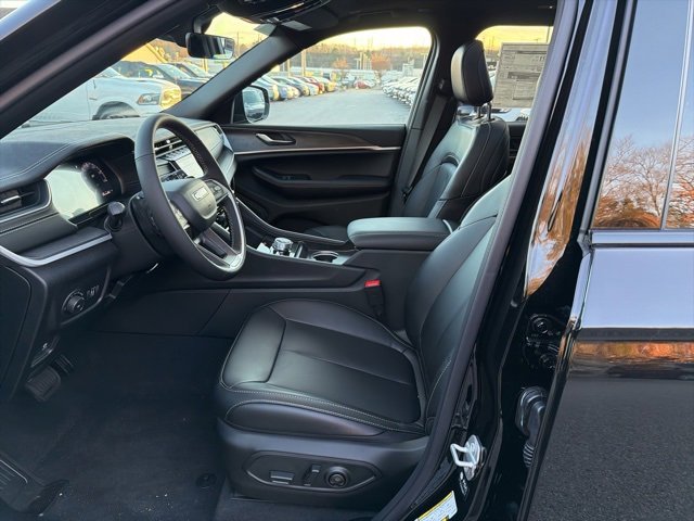 New 2025 Jeep Grand Cherokee L Limited image 12