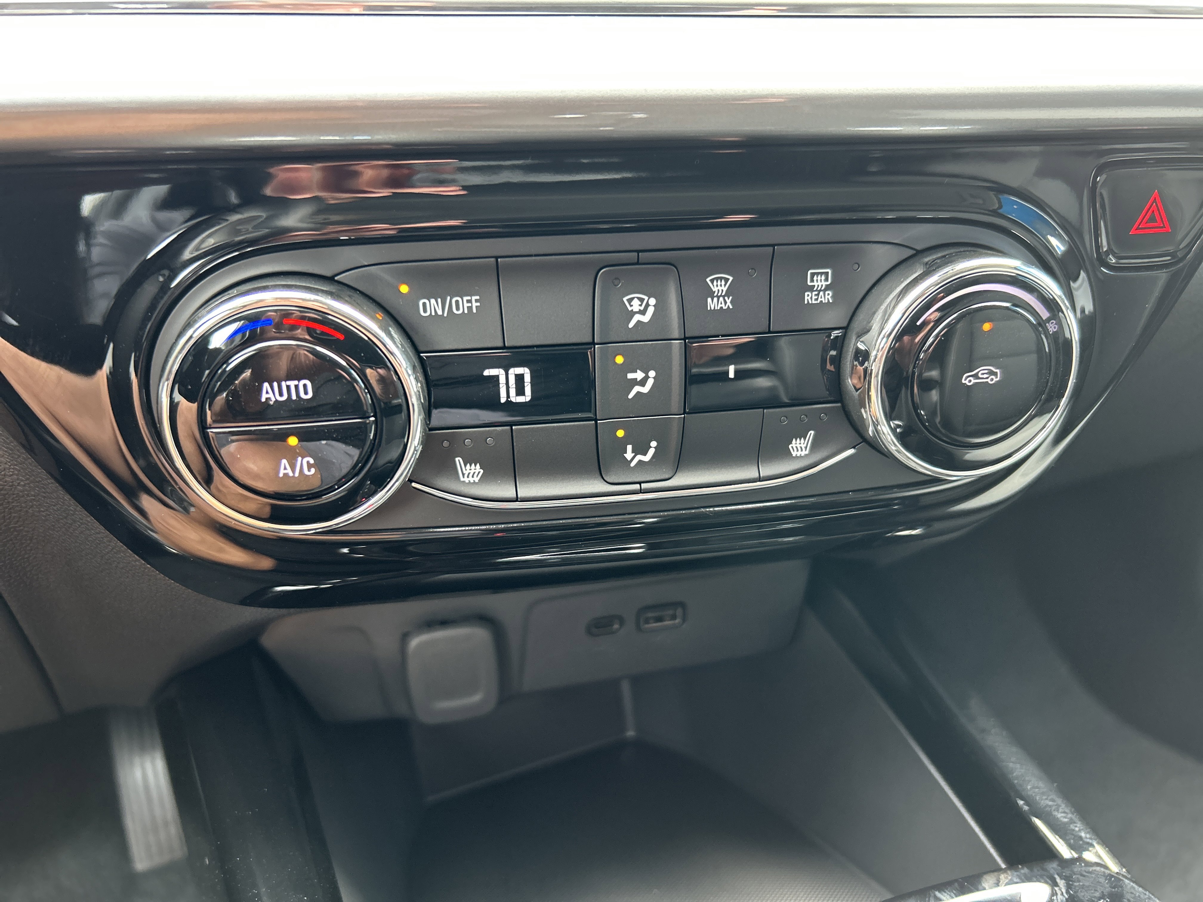 New 2025 Chevrolet Trax LT w/ Driver Confidence Package image 29