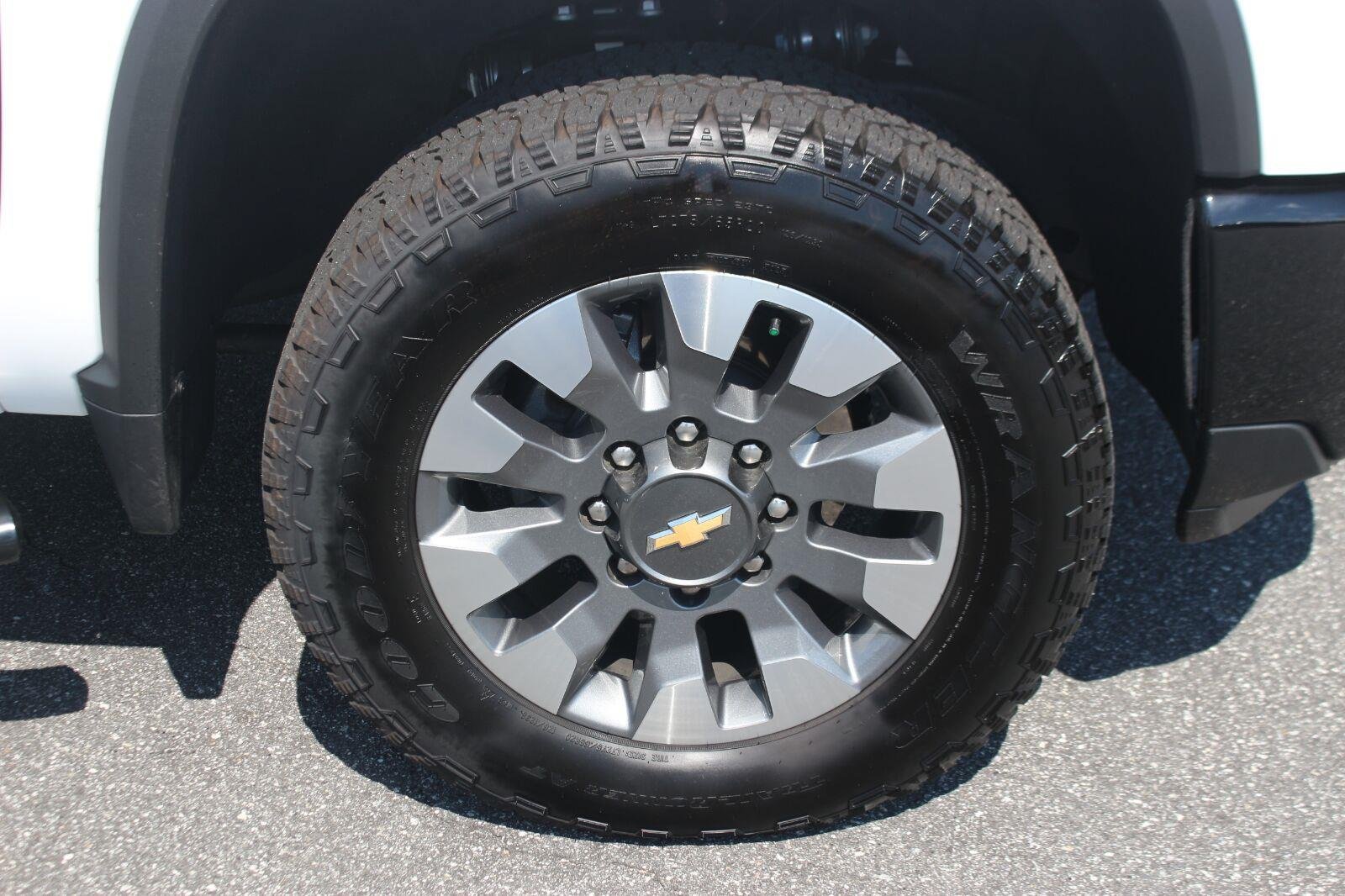 Used 2026 Chevrolet Silverado 2500 Custom w/ Custom Value Package AWD/4WD image 37