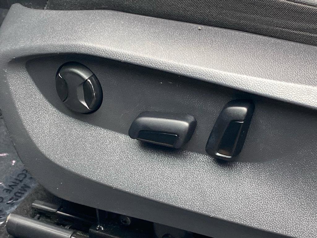 Used 2023 Volkswagen Tiguan SE w/ Panoramic Sunroof Package AWD/4WD image 14