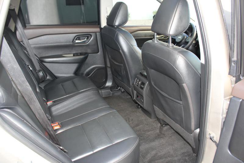 Used 2022 Nissan Rogue SL image 16