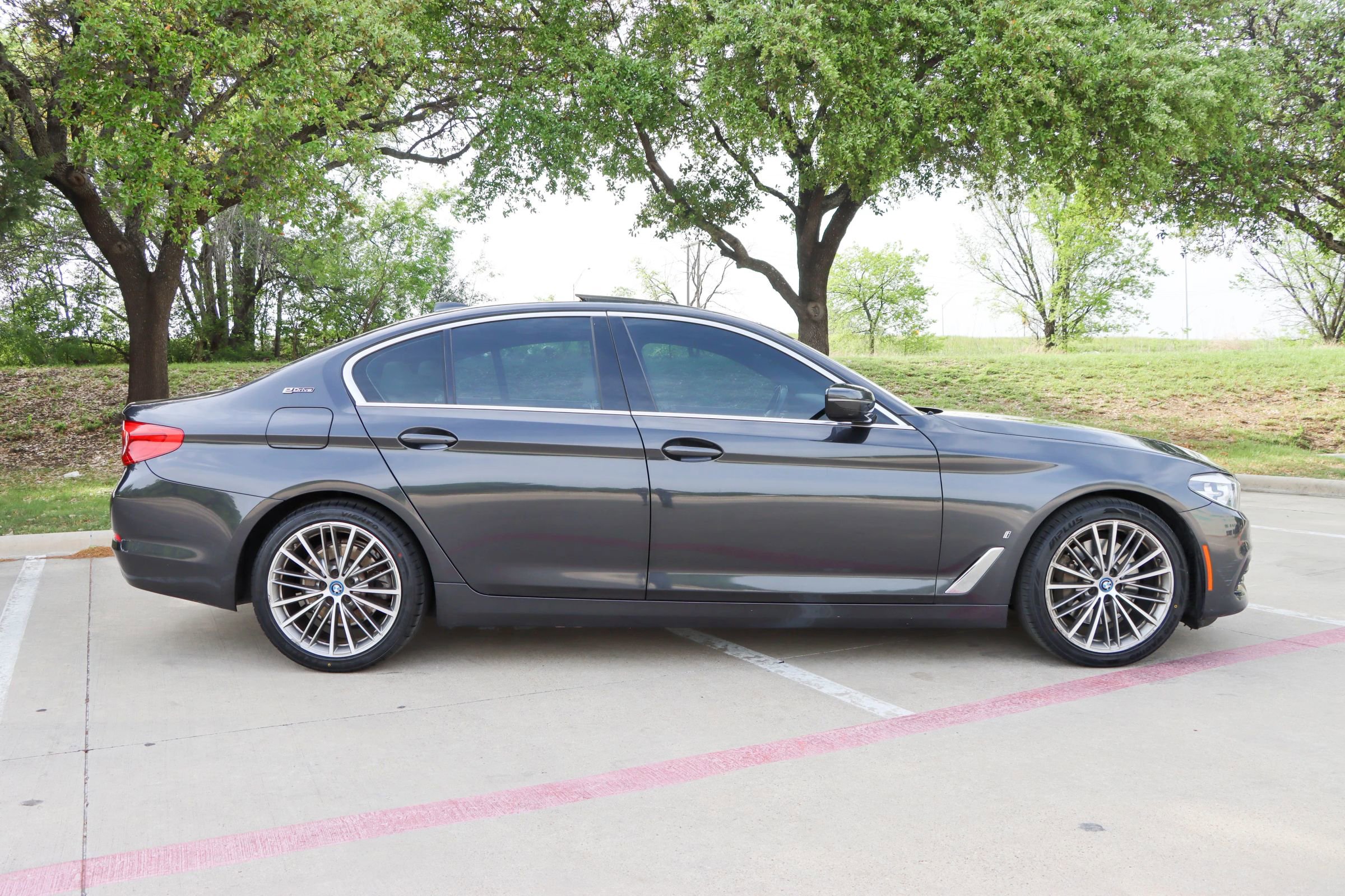 Used 2019 BMW 530e w/ Convenience Package image 8