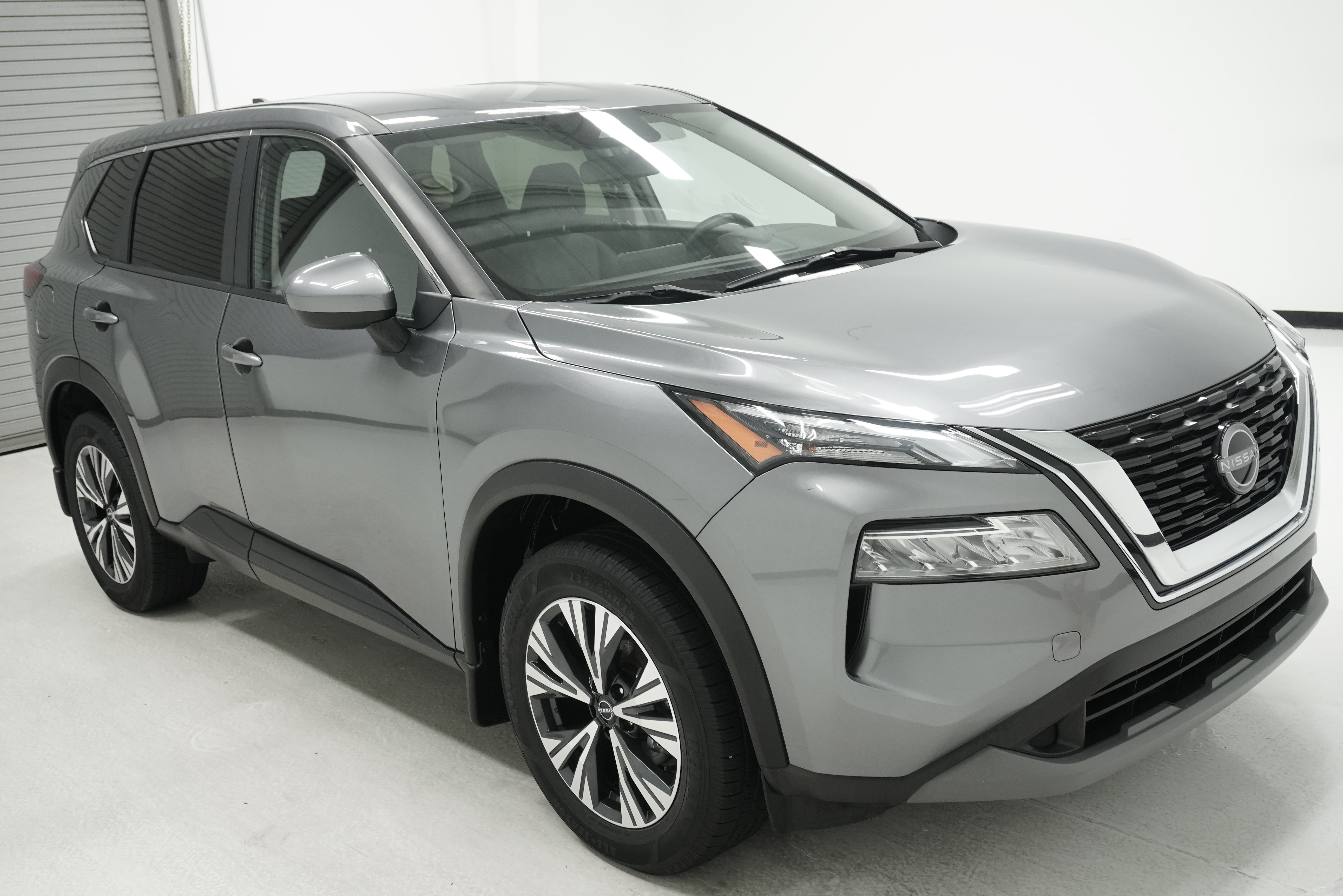 Used 2023 Nissan Rogue SV FWD image 3