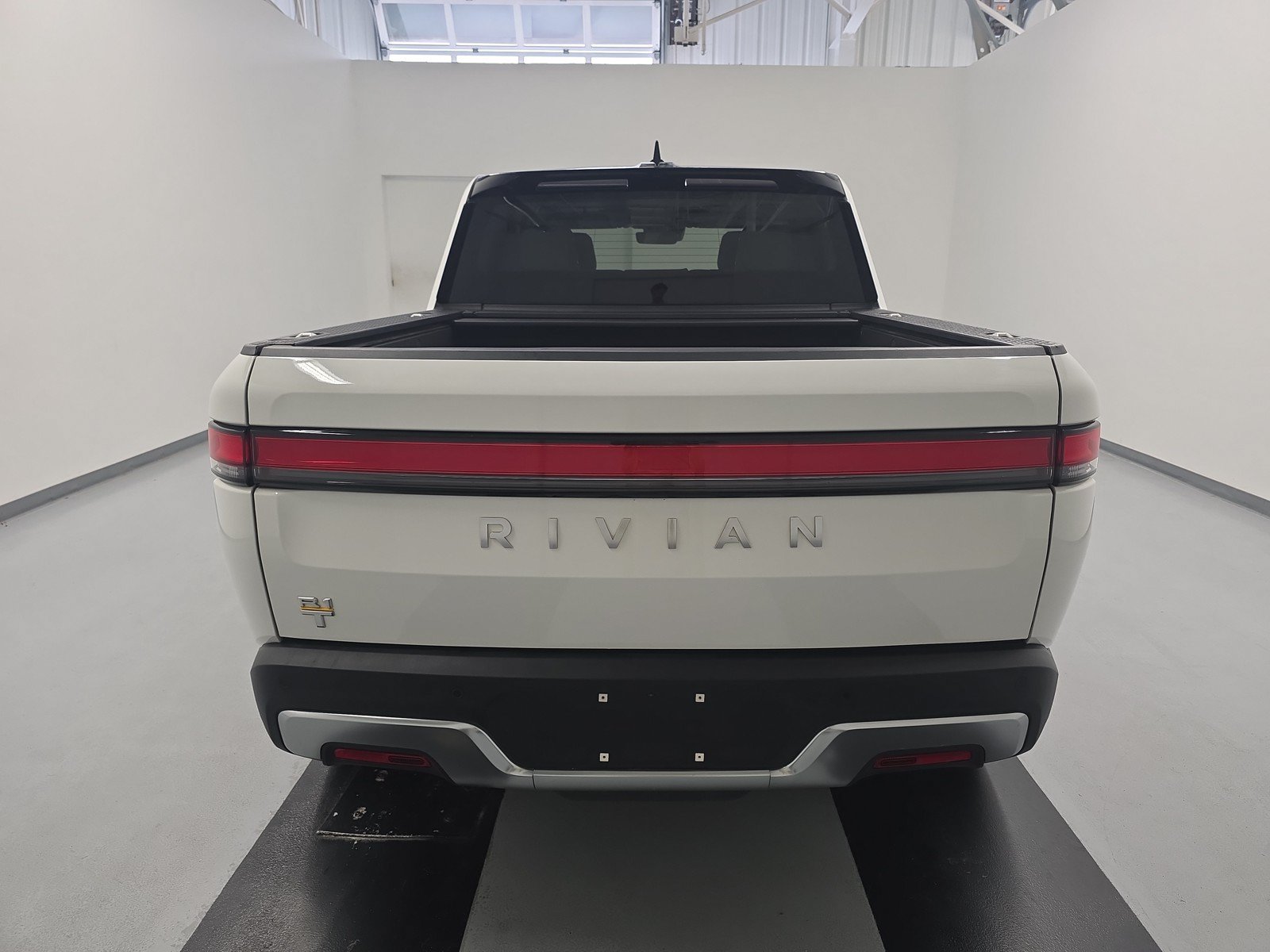Used 2023 Rivian R1T Adventure AWD/4WD image 4