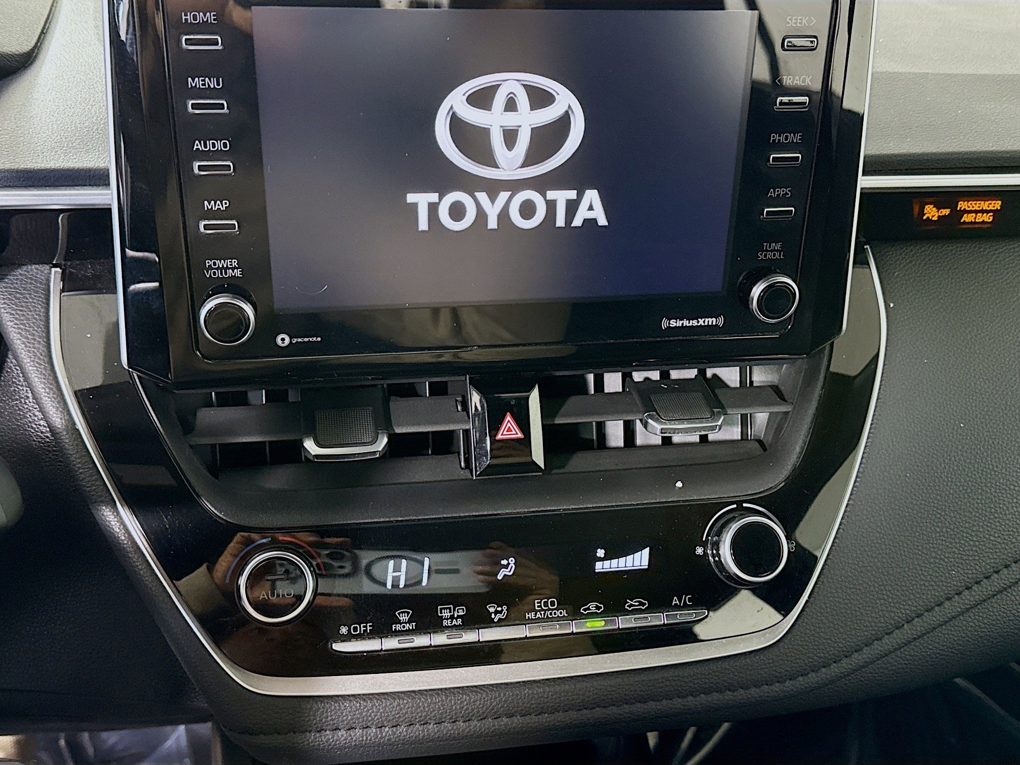 Used 2021 Toyota Corolla SE w/ Carpet Mat Package (TMS) image 18