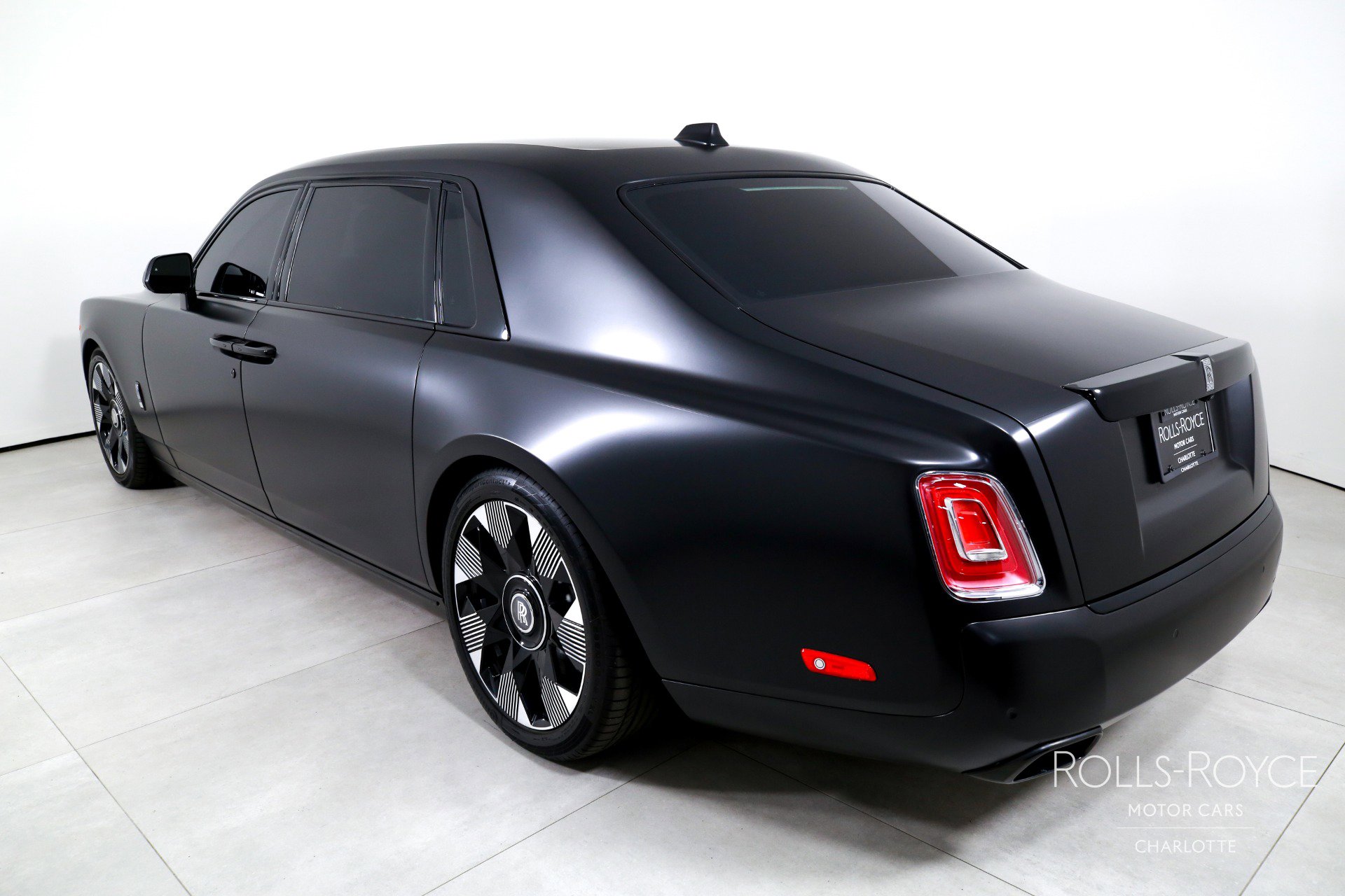 Used 2024 Rolls-Royce Phantom Extended Wheelbase w/ The Phantom Package image 8
