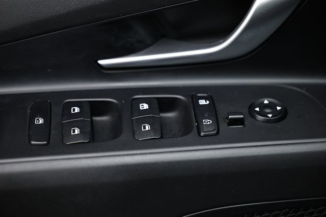 Used 2023 Hyundai Elantra SEL w/ Convenience Package image 15