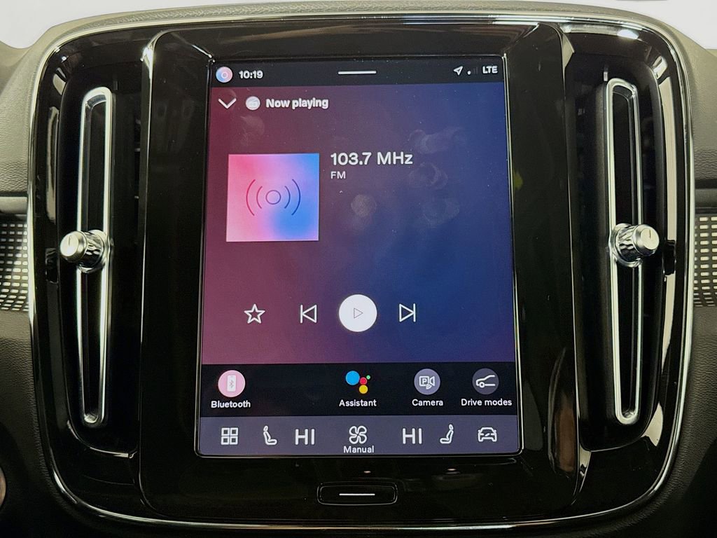 Used 2023 Volvo XC40 B5 Ultimate w/ Protection Package Premier image 15