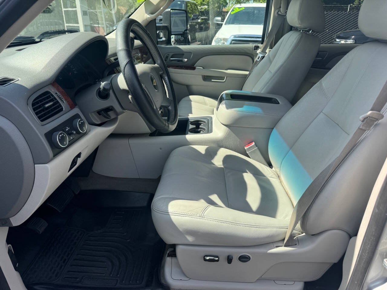 Used 2014 Chevrolet Silverado 3500 LTZ AWD/4WD image 8