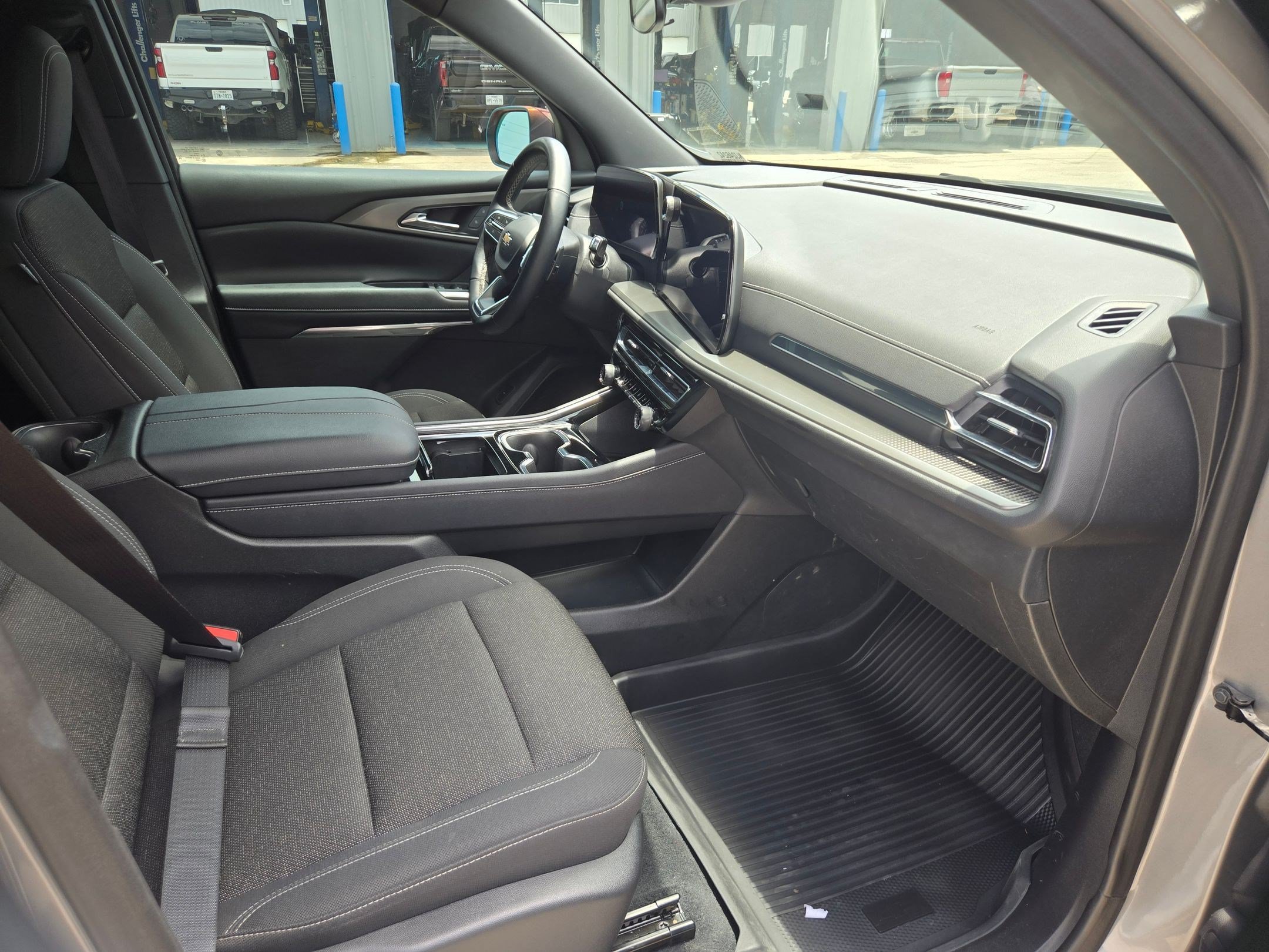 Certified 2024 Chevrolet Traverse LS FWD image 24