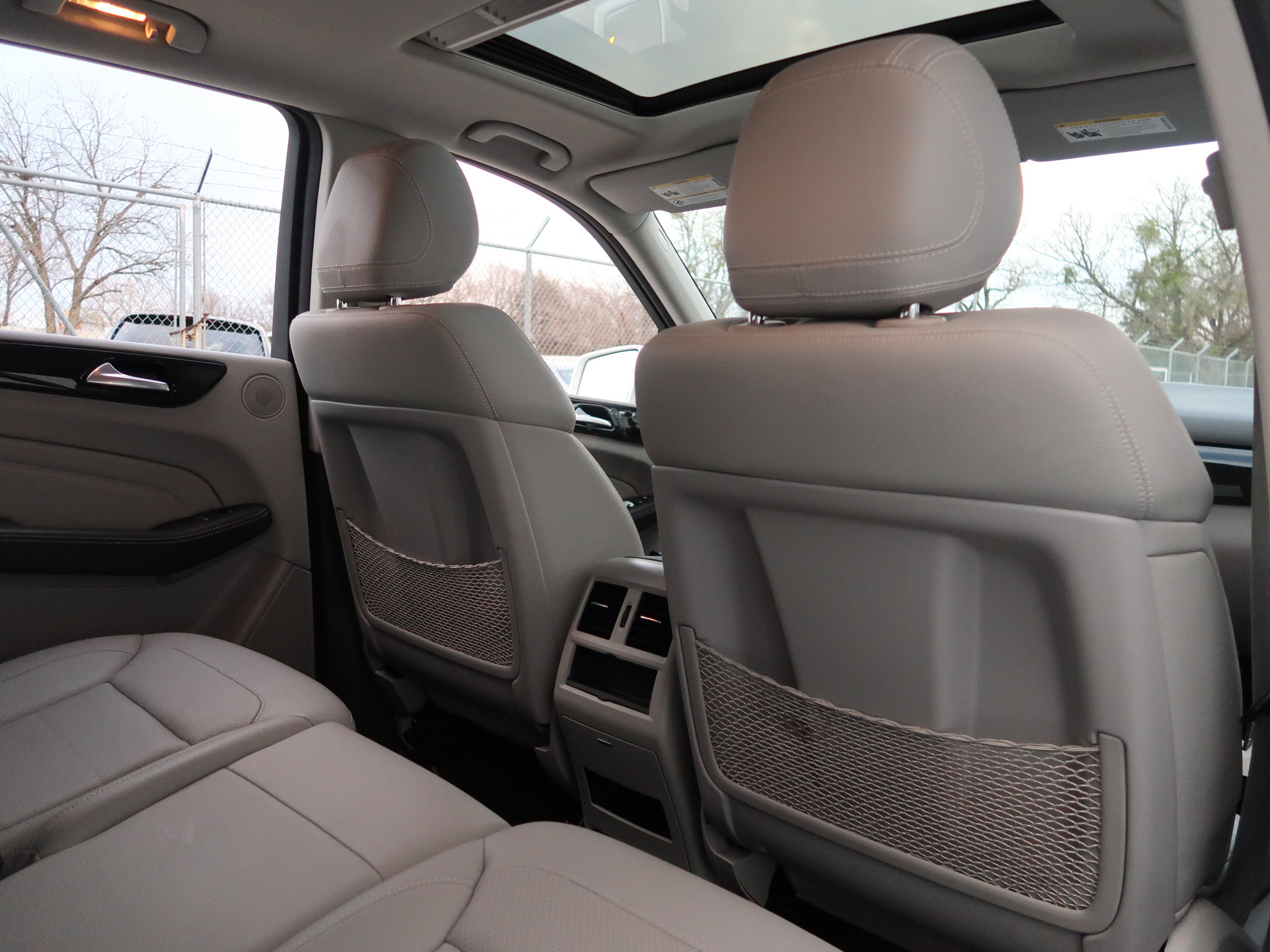 Used 2015 Mercedes-Benz ML 250 BlueTEC 4MATIC w/ Premium 1 Package image 35