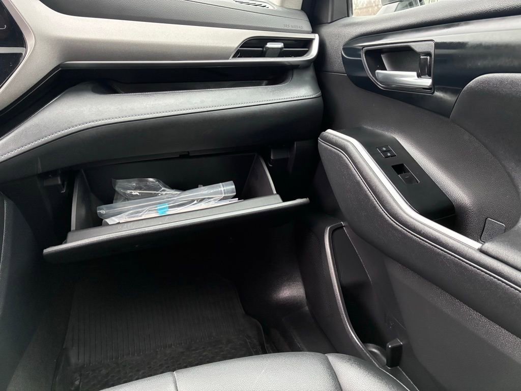 Used 2023 Toyota Highlander XLE AWD/4WD image 36