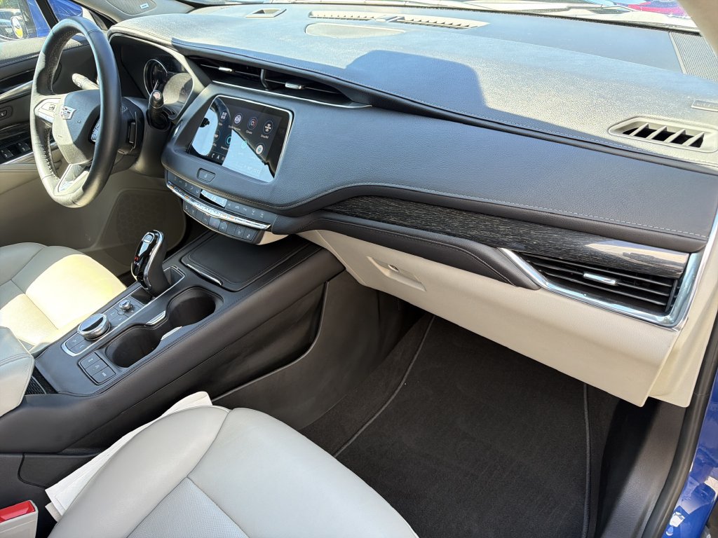 Certified 2023 Cadillac XT4 Premium Luxury FWD image 16