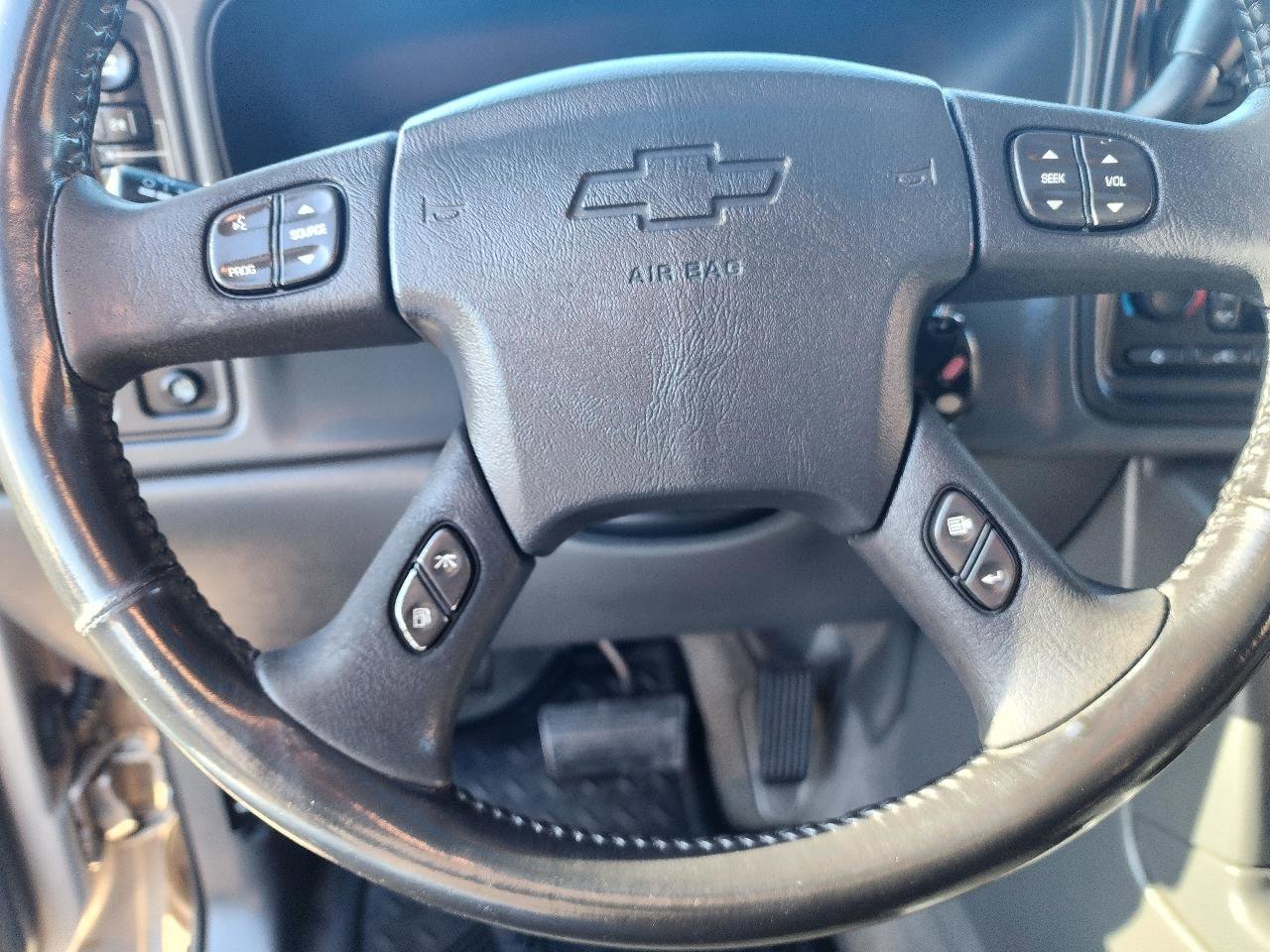 Used 2004 Chevrolet Avalanche Z71 w/ Sun And Sound Package image 17