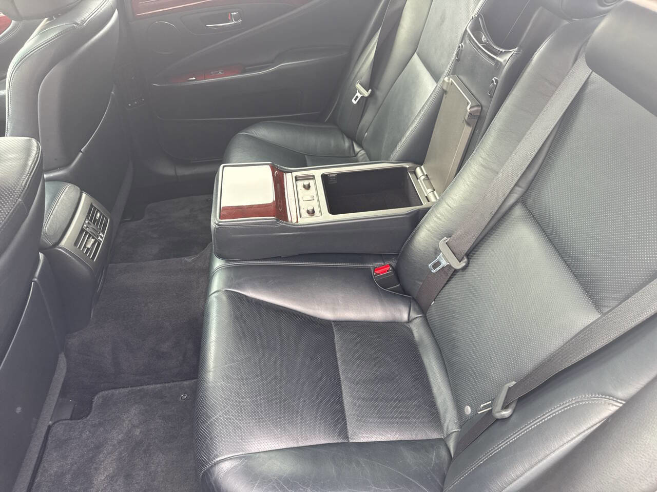 Used 2011 Lexus LS 460 AWD w/ Comfort Pkg image 15