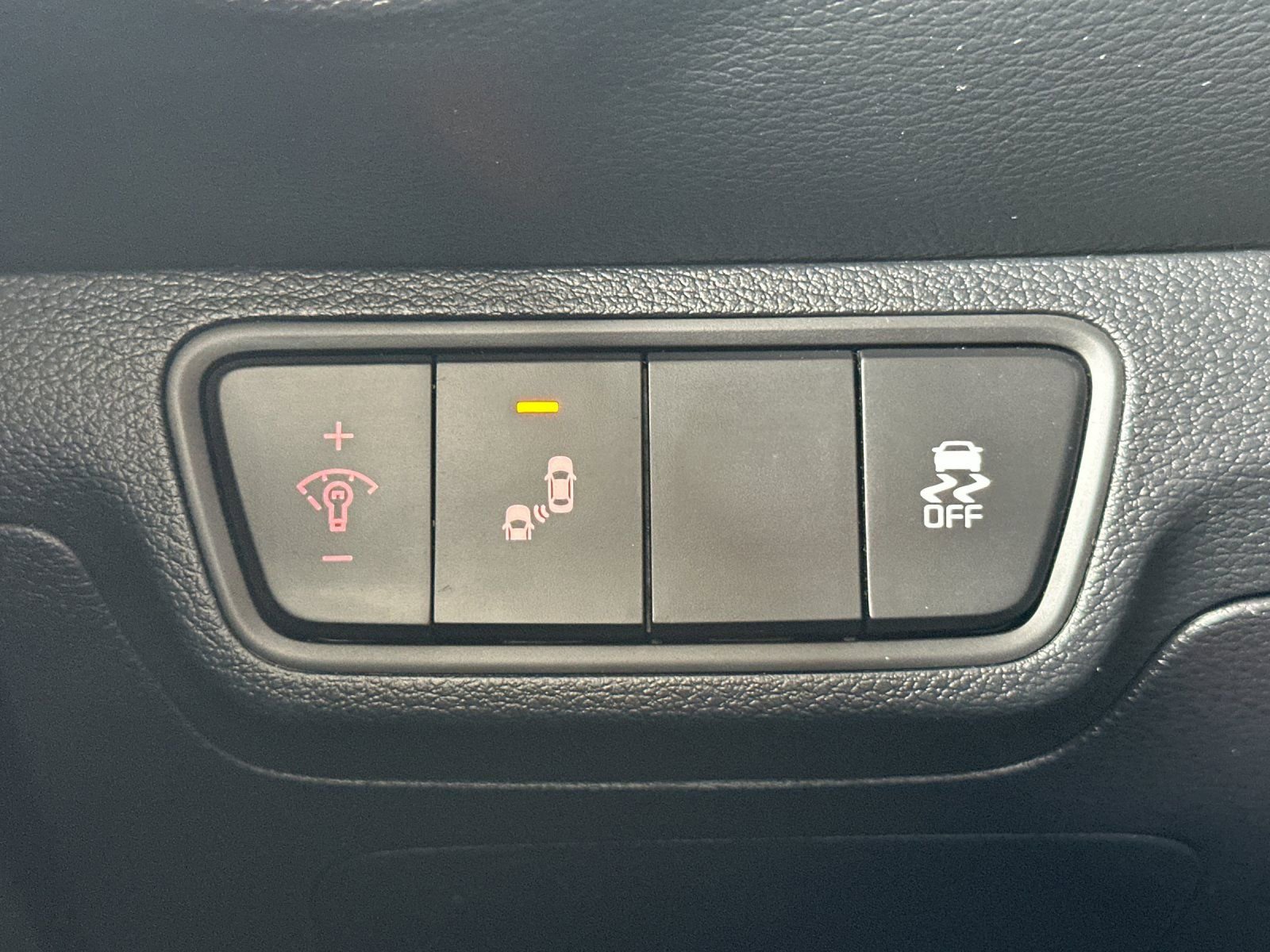 Certified 2024 Kia Forte LXS w/ LXS Technology Package image 31