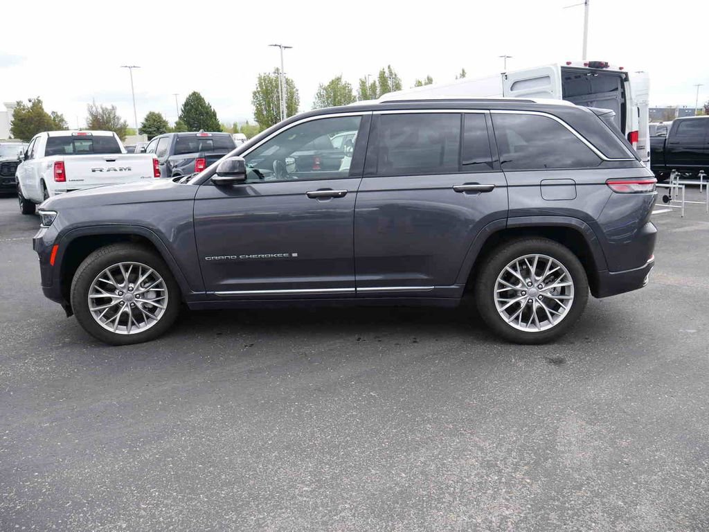 Used 2023 Jeep Grand Cherokee Summit w/ Adv Protech Group IV AWD/4WD image 16