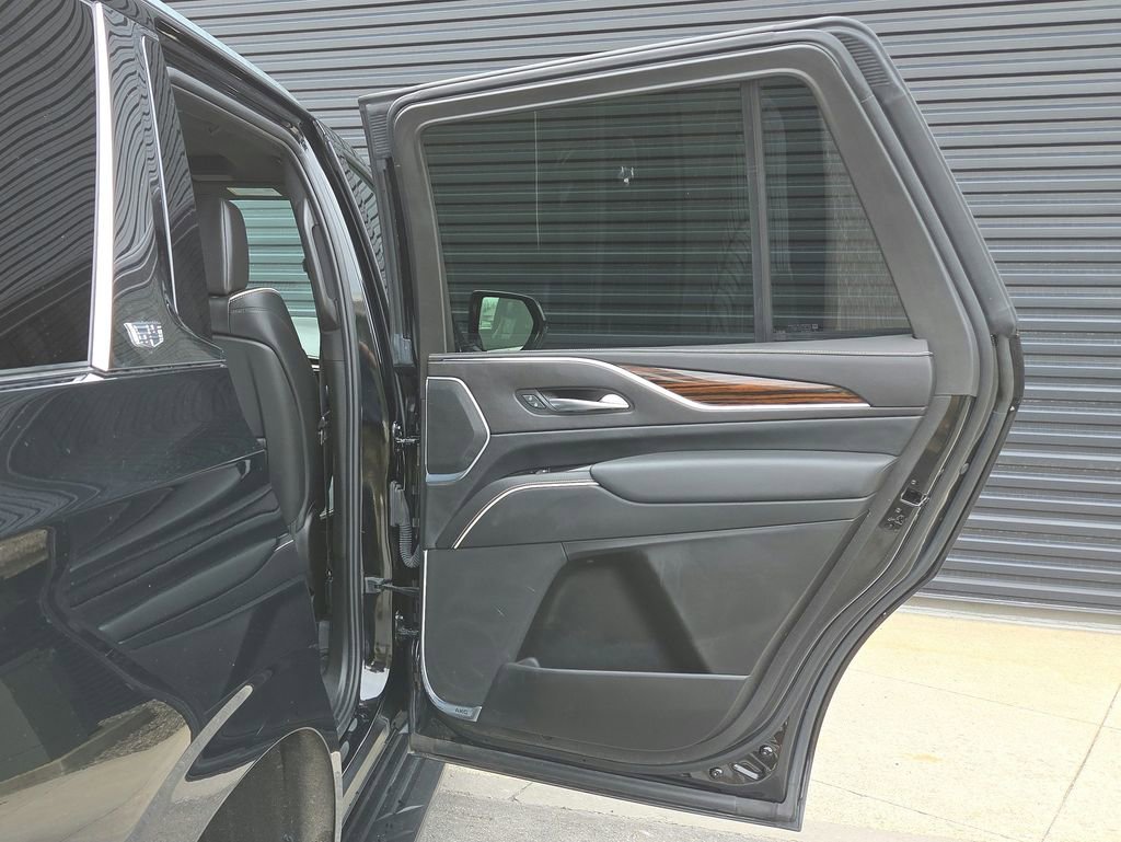 Used 2023 Cadillac Escalade Premium Luxury image 23