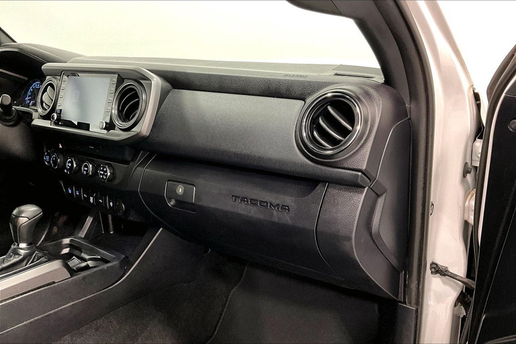 Used 2020 Toyota Tacoma TRD Sport w/ Technology Package AWD/4WD image 18