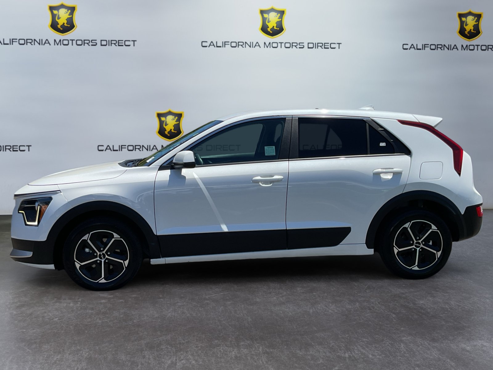 Used 2025 Kia Niro LX FWD image 8