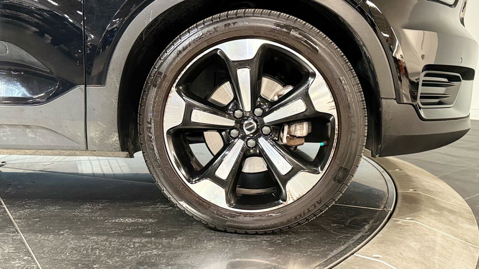 Used 2020 Volvo XC40 T5 Momentum image 27