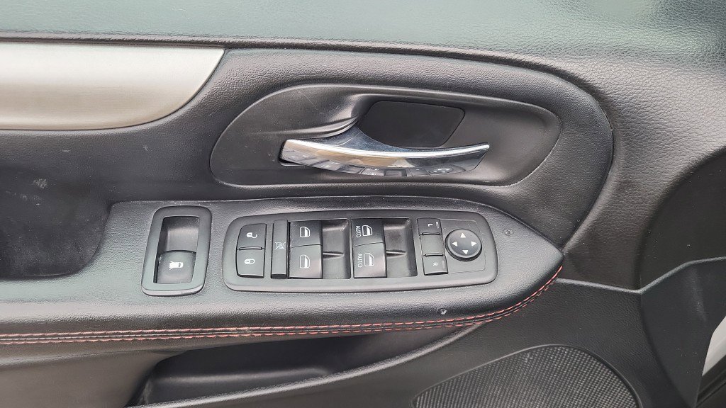 Used 2018 Dodge Grand Caravan GT FWD image 16
