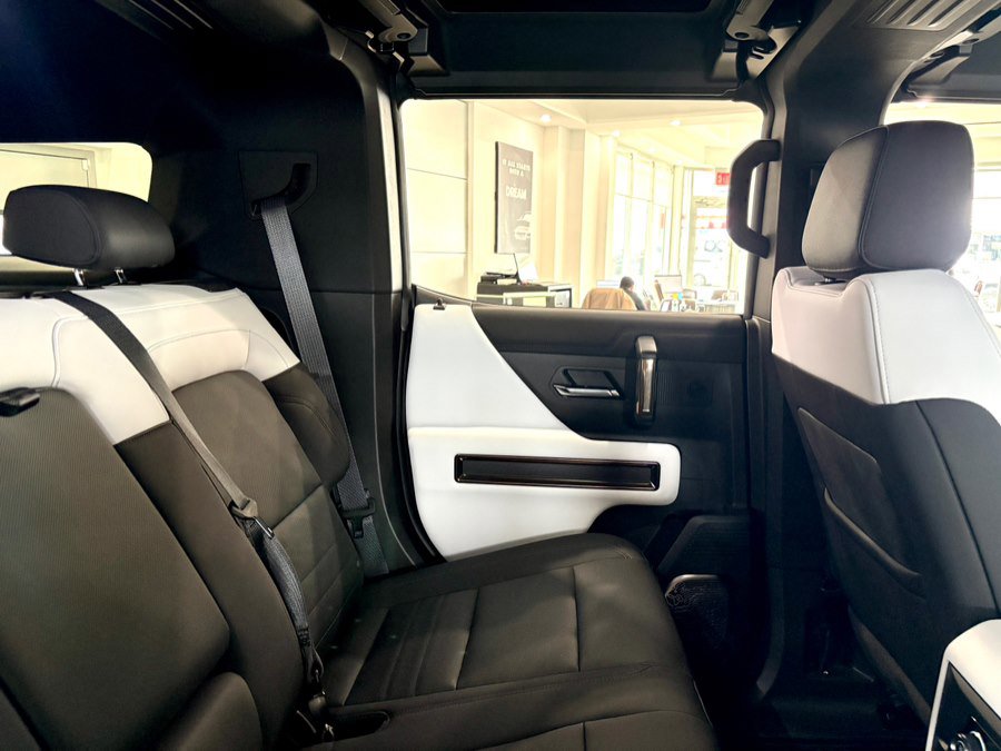 Used 2024 GMC Hummer EV 2X w/ LPO, Illumination Package image 20