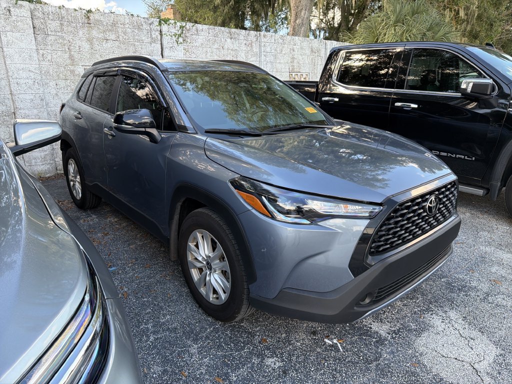 Used 2025 Toyota Corolla Cross LE FWD image 1