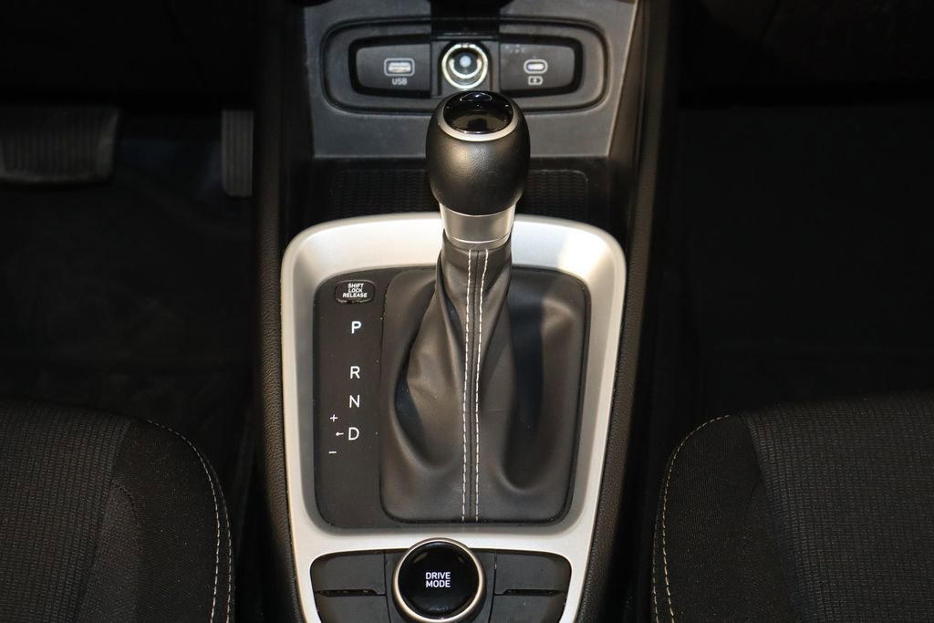 Used 2025 Hyundai Venue SEL FWD image 27