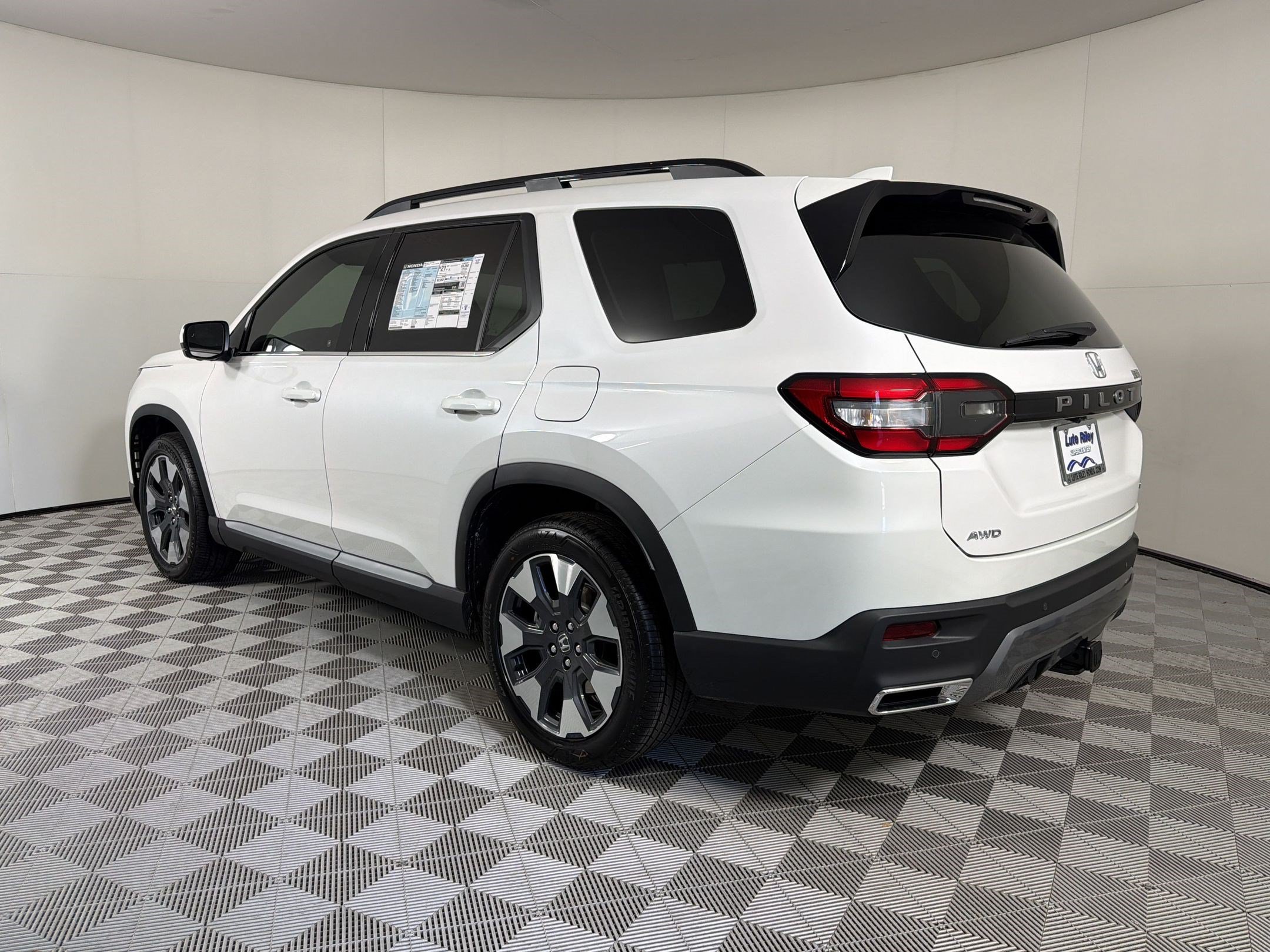 New 2026 Honda Pilot Touring image 3