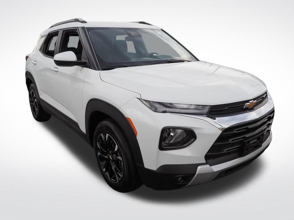 Used 2023 Chevrolet TrailBlazer LT w/ Convenience Package FWD image 3